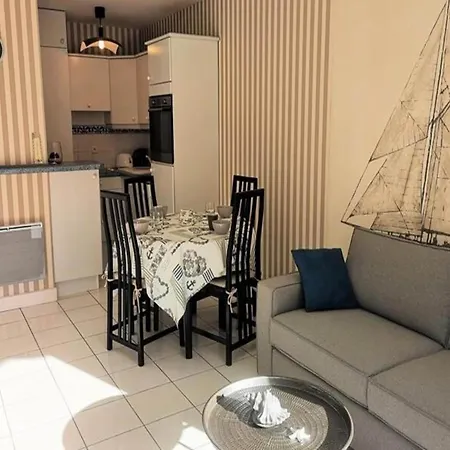 Anthinea Apartment *